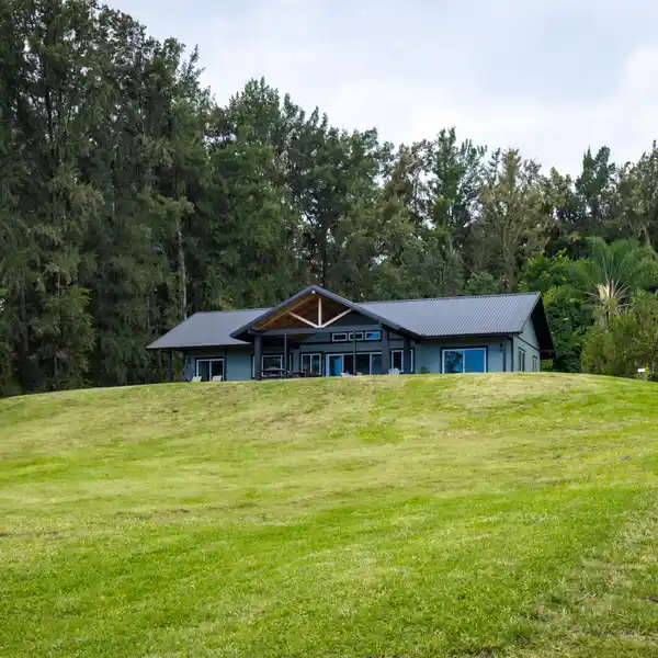SPECTACULAR OFF-GRID ESTATE