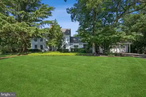 Casually Elegant Home in Peachtree Point