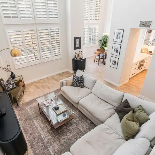BEAUTIFULLY REMODELED TOP-FLOOR PENTHOUSE