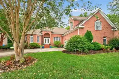 Spacious Great Bridge Retreat with Dual Primary Suites