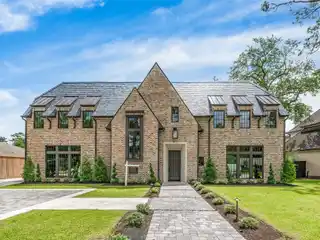 Architectural Masterpiece in Close-In Memorial