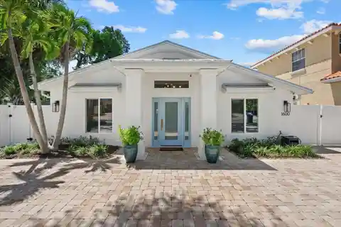 Sleek Sarasota Sanctuary Outside Flood Zone