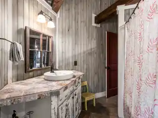 Artisan Luxury with Endless Mountain Views