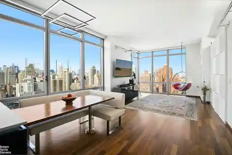 Luxury Meets Comfort on the 30th Floor