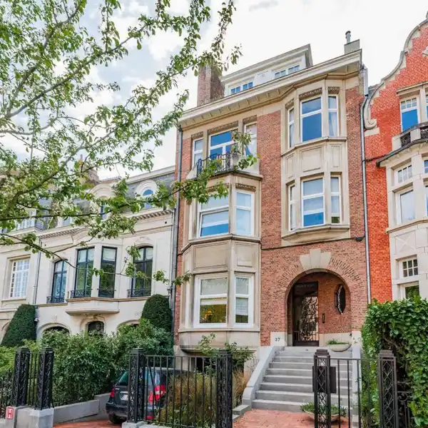 SPACIOUS FAMILY HAVEN IN PRESTIGIOUS ETTERBEEK NEIGHBORHOOD