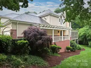 Low-maintenance Living in Scenic Summerlake Setting