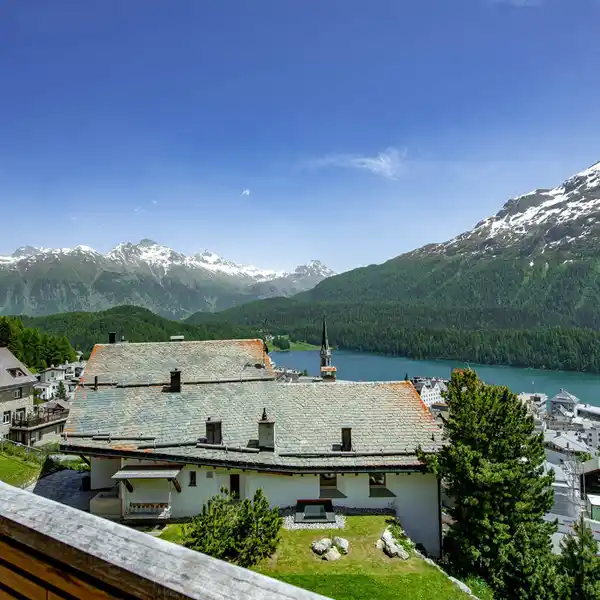 DREAM HOME WITH LAKE VIEW
