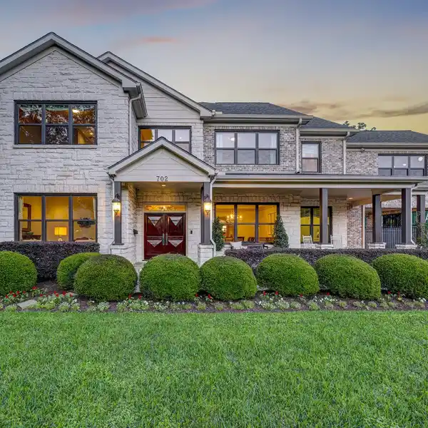 STATELY CUSTOM HOME ON EXPANSIVE GROUNDS