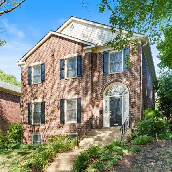 DISTINCTIVE BERKLEY-PALISADES BRICK BEAUTY