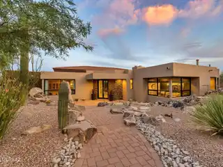 Modern Desert Space in Stone Canyon