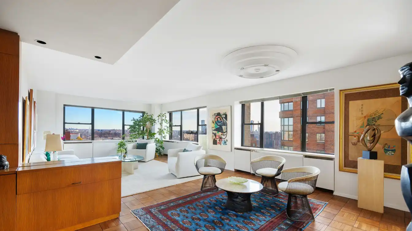 Expansive Sun-flooded Corner Apartment