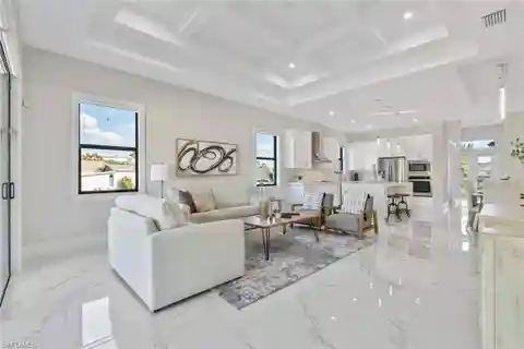 Luxury and Convenience in Naples Park