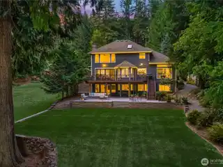 Elevated Style on Scenic Beaver Lake