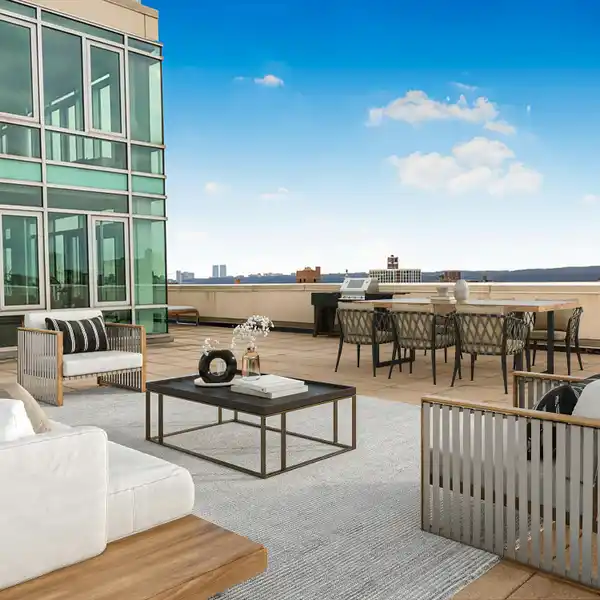 LUXURY FULL-FLOOR PENTHOUSE WITH PRIVATE TERRACE