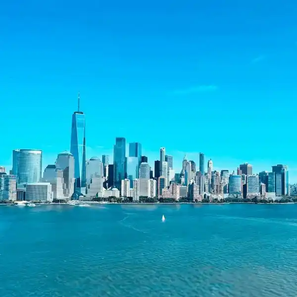 STUNNING CORNER UNIT WITH FLOOR-TO-CEILING WINDOWS & LIGHT