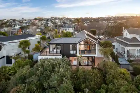 Luxurious Living with Panoramic Views