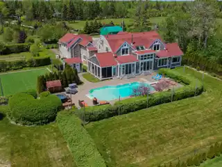 Waterfront Estate - Luxury Living Redefined