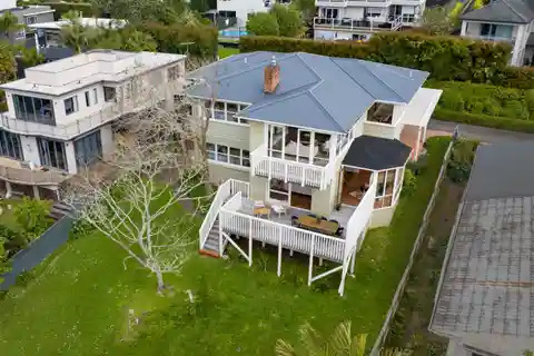 Wonderfully Spacious Solid Brick and Weatherboard 1960's Gem
