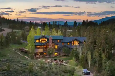 Exceptional Mountain Retreat on 3.7 Acres