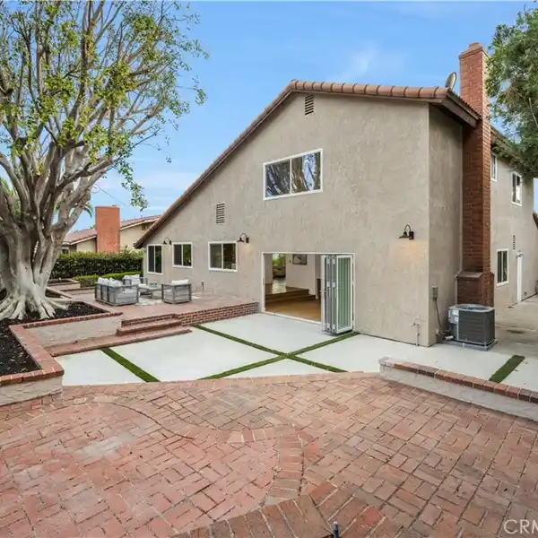 BEAUTIFULLY REMODELED HOME IN MADRID DEL LAGO