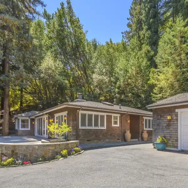 METICULOUSLY MAINTAINED SINGLE-LEVEL GATED ESTATE