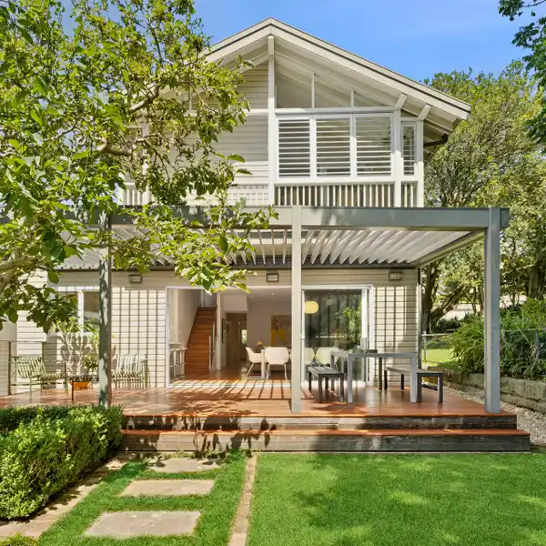 A SEAMLESS BLEND OF ELEGANCE AND MODERN COMFORT