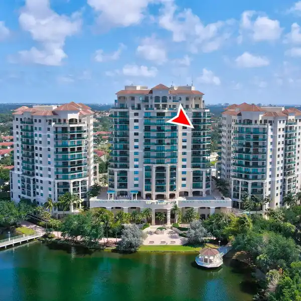 LUXURY LIVING IN THE LANDMARK