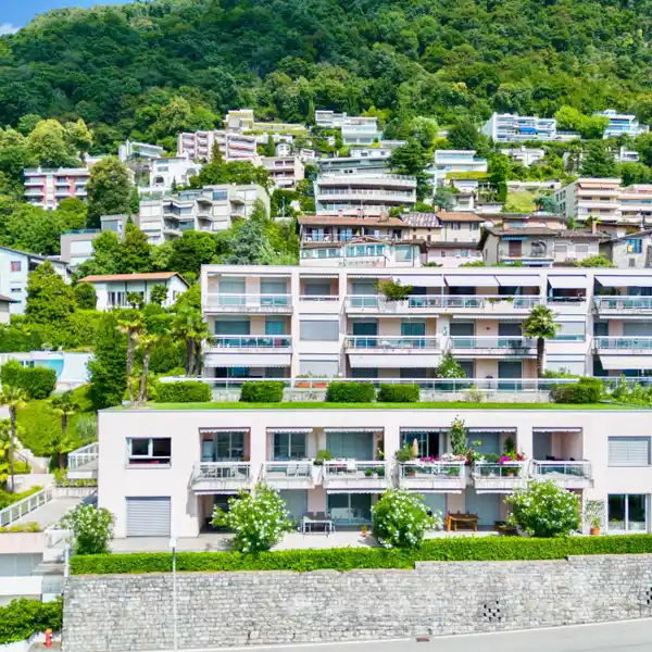CHARMING APARTMENT WITH BREATHTAKING LAKE VIEWS
