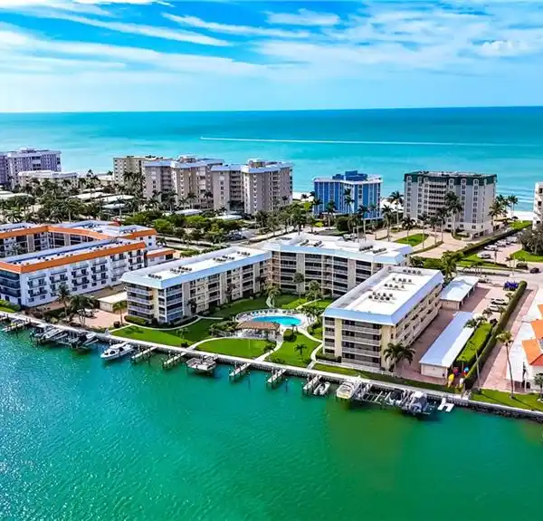 EXQUISITELY UPDATED RESIDENCE IN HARBOUR COVE AT THE MOORINGS