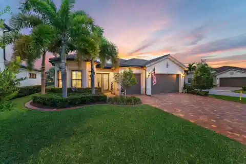 Popular Model in the Heart of a Desirable Community