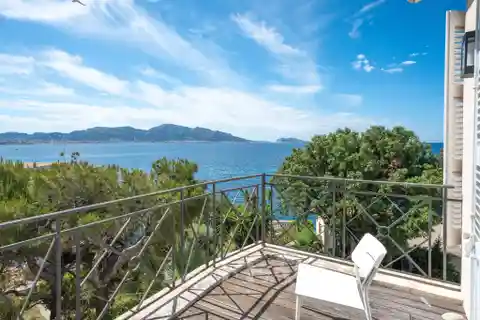 Gorgeous Family Home Filled with Peace