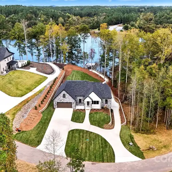 UPDATED CENTER HALL COLONIAL IN PRIME MORRISTOWN