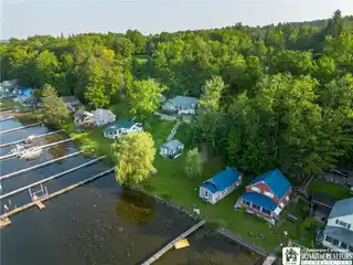 Charming Lakefront Cottage