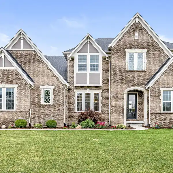 ELEGANT OPEN FLOORPLAN HOME IN PRIVATE CUL-DE-SAC