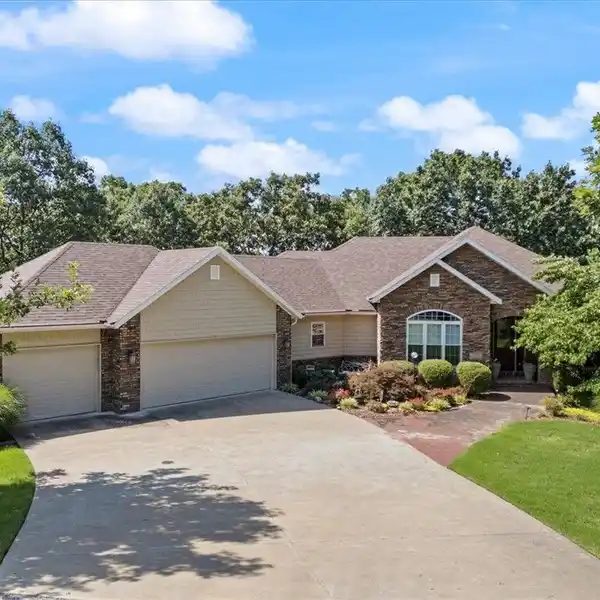 GORGEOUS CUSTOM PROPERTY ON 1.73 LANDSCAPED ACRES