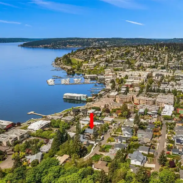 UNPARALLELED DOWNTOWN LUXURY LIVING