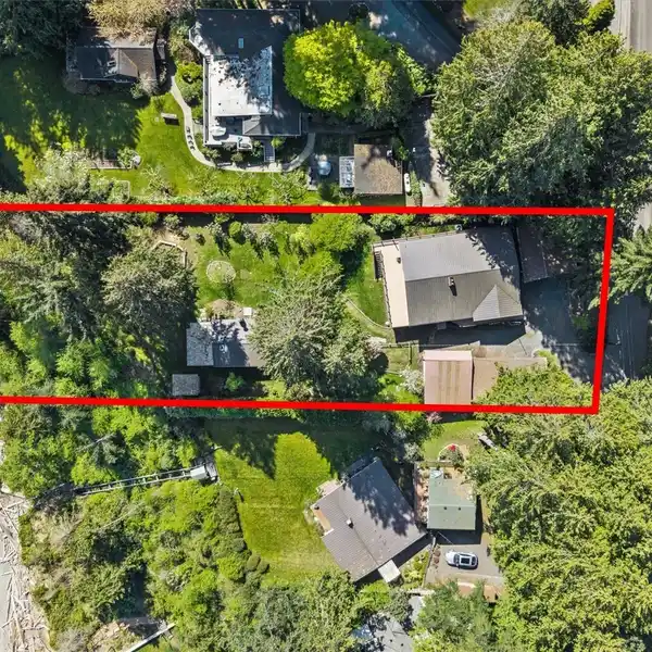 HIGH-BLUFF WATERFRONT PROPERTY IN BELLS BEACH