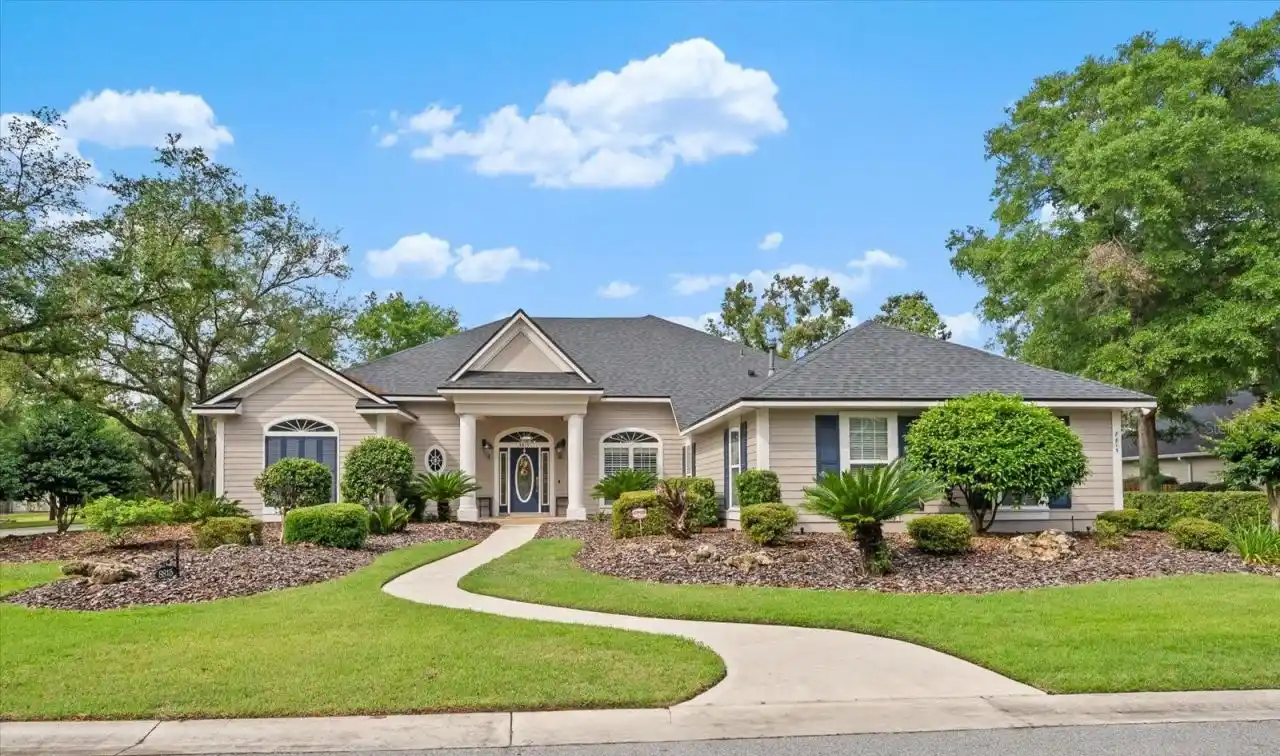 Stunning Lanai Home Complete with Saltwater Pool