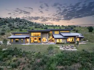 Newer Luxurious Contemporary Mountain Home