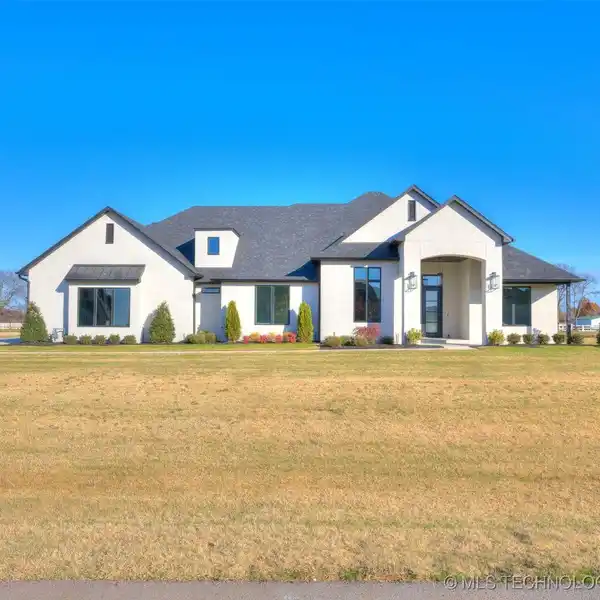 BEAUTIFUL NEW CONSTRUCTION ON JUST OVER AN ACRE