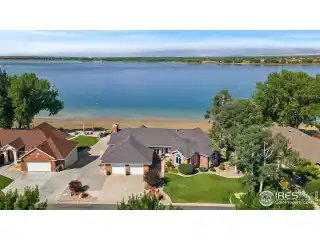 Versatile Home with Panoramic Views over the Water