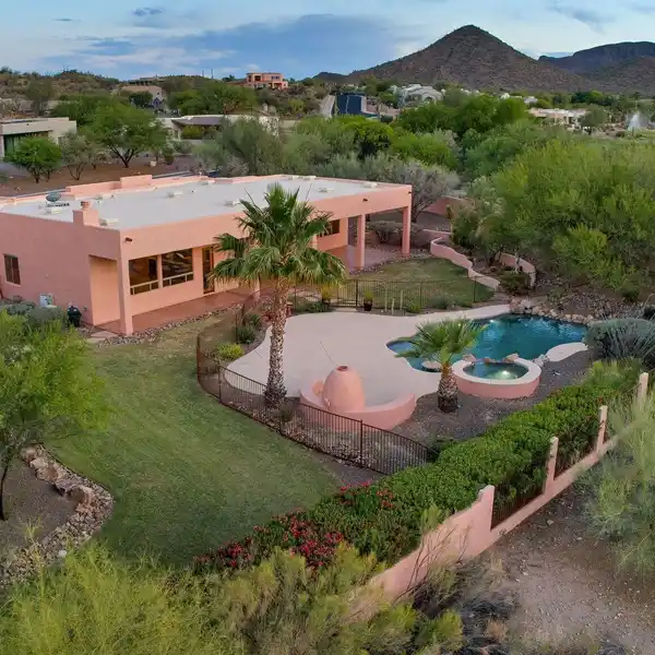 STUNNING STARR PASS GOLF COURSE HOME