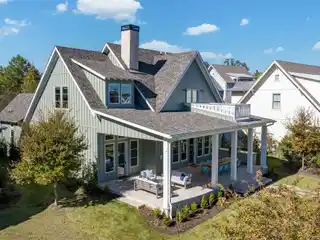 Lakefront Elegance with Resort-Style Amenities