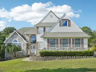 Exquisite Colonial Home in Cobblestone Woods