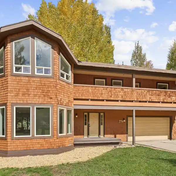 REFRESHED HOME IN A DESIRABLE COMMUNITY