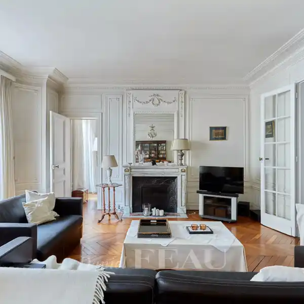 BRIGHT CORNER APARTMENT WITH BALCONIES AND CHARM