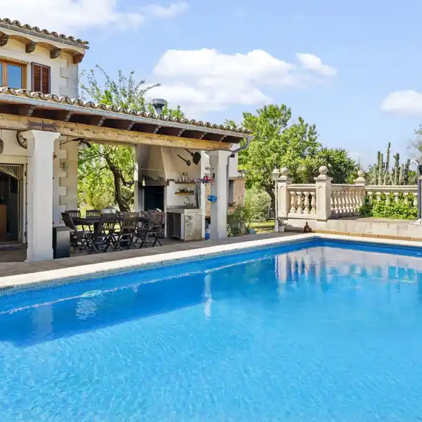 CHARMING FINCA WITH POTENTIAL NEAR SANTA MARIA DEL CAMí