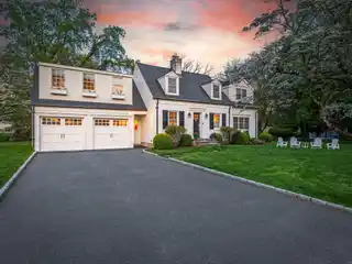 Charming Completely Turnkey Cape