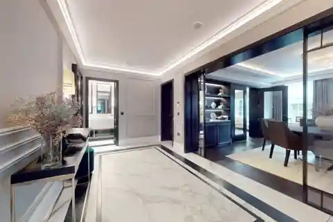 Exceptional Property Moments Away from Buckingham Palace