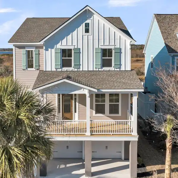 ELEVATED HOME WITH MARSH VIEWS IN GRIMBALL GATES